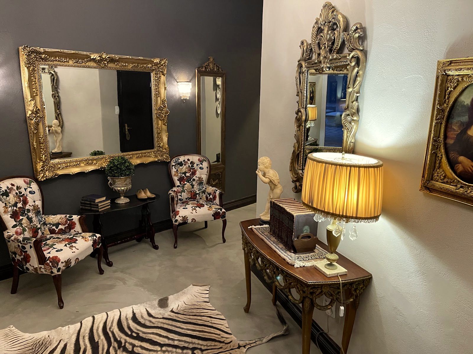 The mirrored lounge